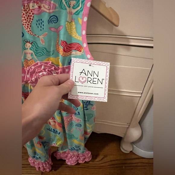 Ann Loren Romper - Picture 2 of 3